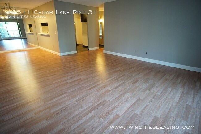 Foto del edificio - 10511 Cedar Lake Rd