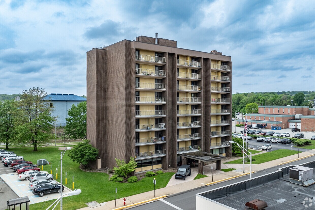 1013 Jefferson St Latrobe, PA 15650-1852 - Latrobe Manor