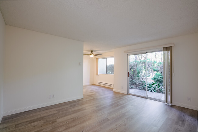 1 b/1 ba living and dining room - Olive Tree Apartments