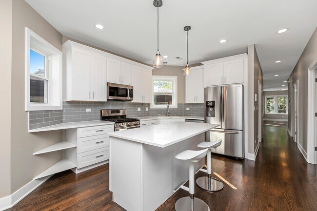 Building Photo - 4919 N Talman Ave