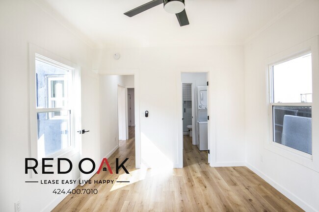 Building Photo - Gorgeous Completely Remodeled Bright and S...