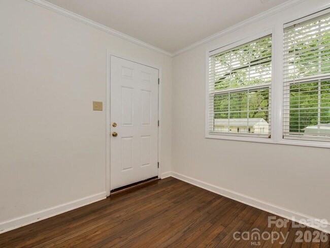 Building Photo - 5113 Valley Stream Rd