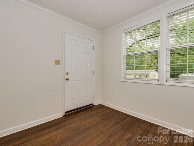 Foto del edificio - 5113 Valley Stream Rd