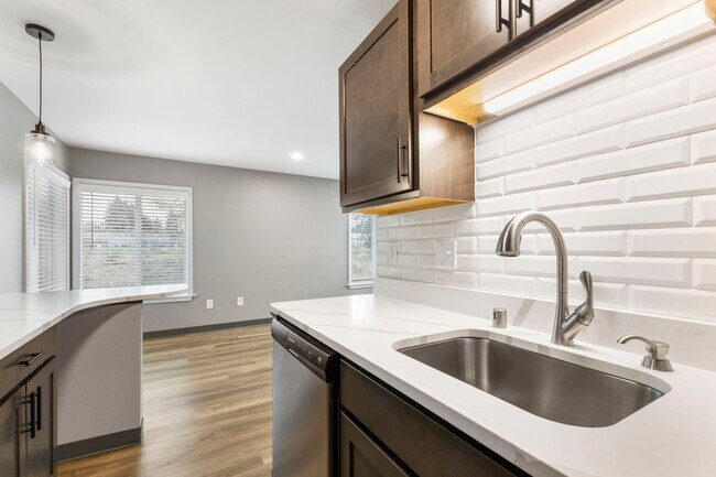 Renovated Corner Unit - Tanara Villa