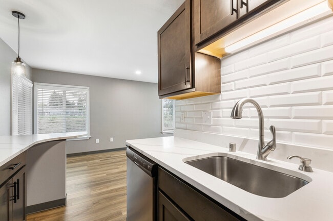 Renovated Corner Unit - Tanara Villa