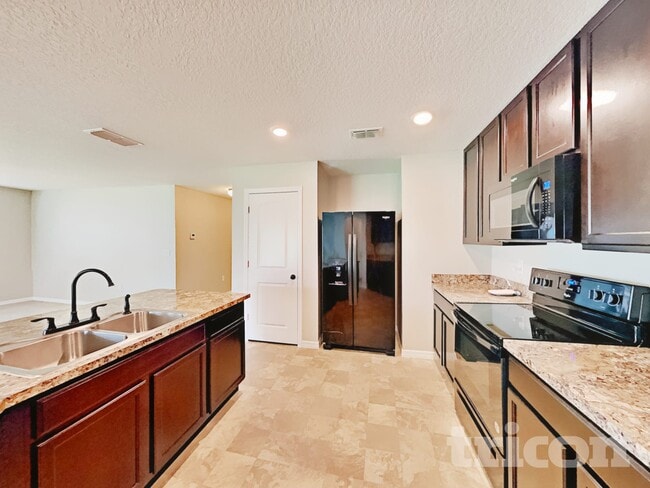 Foto del edificio - 10614 Massimo Dr