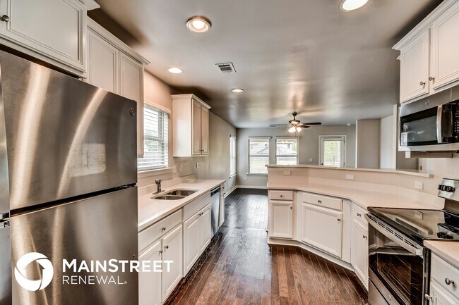 Foto del edificio - 6672 Woodford Ln