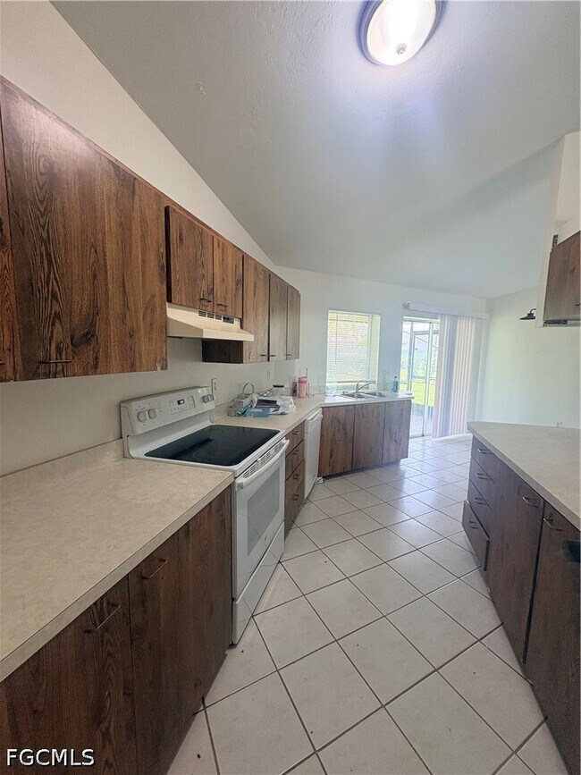 Foto del edificio - 3709 SW 1st Pl
