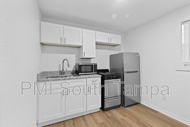 Foto del edificio - 2108 W St Louis St