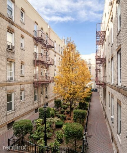 Foto del edificio - 3049 Crescent St