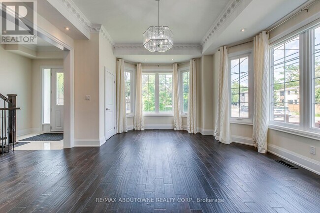 Building Photo - 319 Holmes Ave