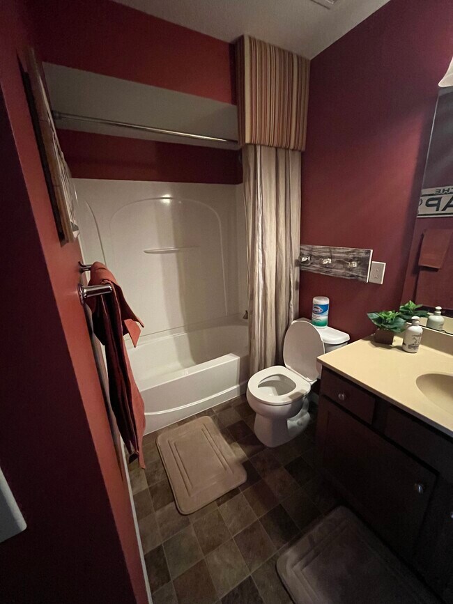 Foto del edificio - 2307 Twelve Oaks Dr