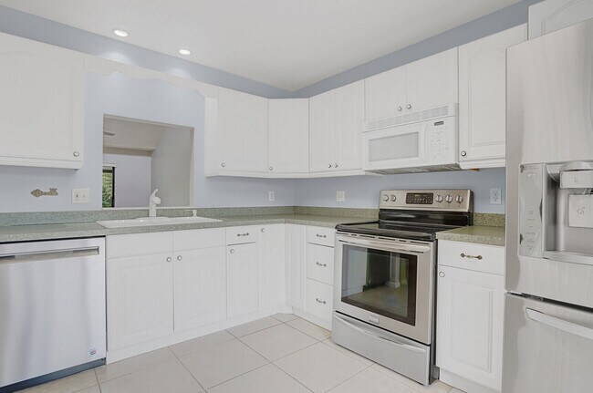 Building Photo - 12712 Spinnaker Ln