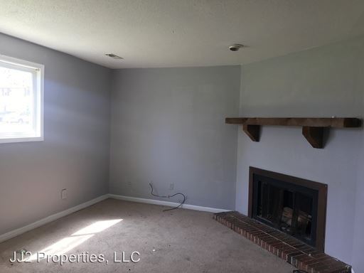 Building Photo - 2112 Bradley Ct