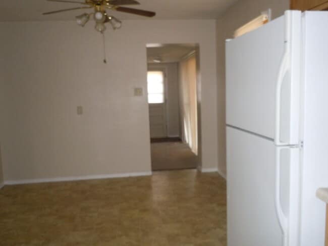 Building Photo - Three Bedroom 2 Bath Brick Home with 2 Car...