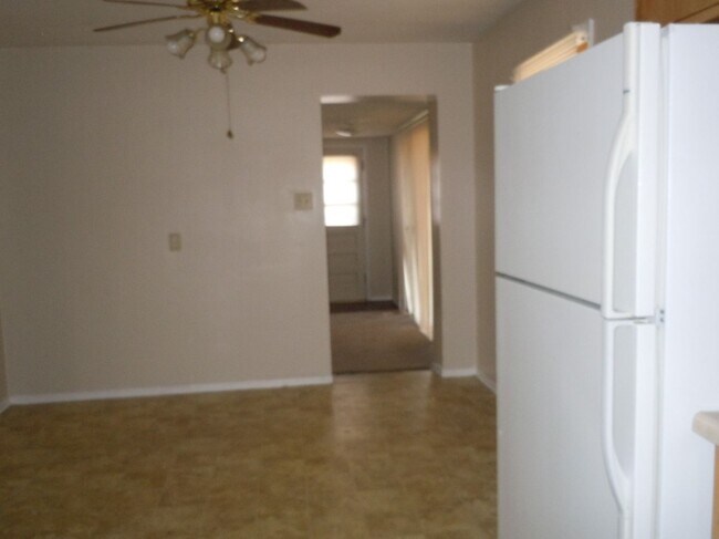 Foto del edificio - Three Bedroom 2 Bath Brick Home with 2 Car...