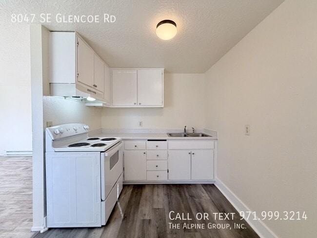 Foto del edificio - 8047 SE Glencoe Rd