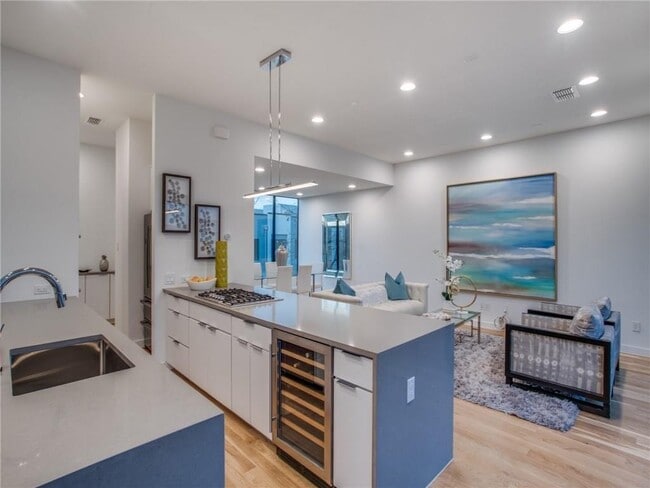 Foto del edificio - 5225 Crestfield Pl