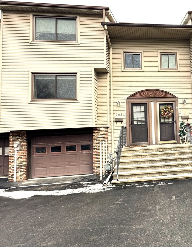 Building Photo - 362 Cameco Cir