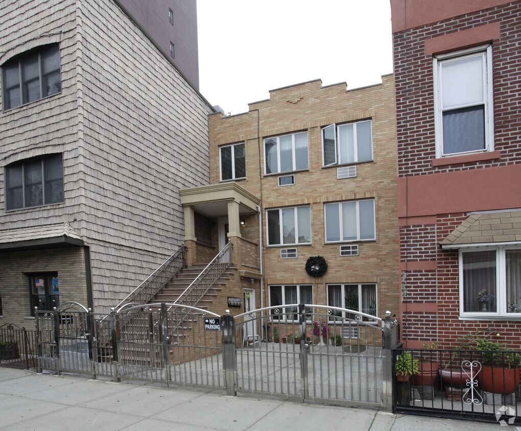 Foto del edificio - 472 Humboldt St