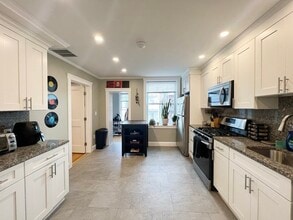 Building Photo - 151 Orleans St