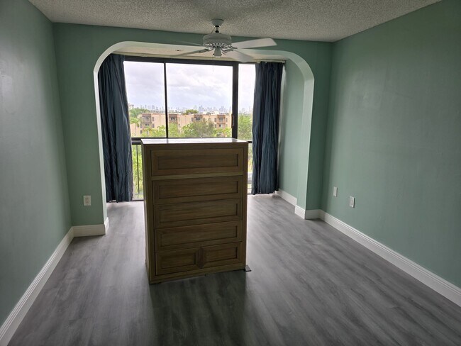 Foto del edificio - 5033 NW 7th St