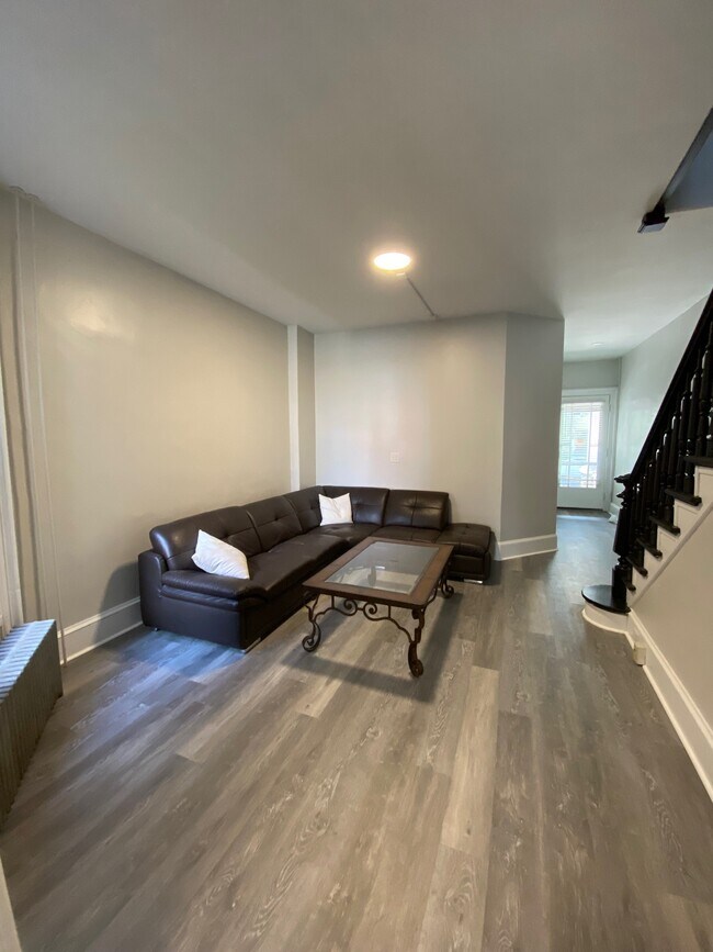 Foto del edificio - 469 Montclair Ave