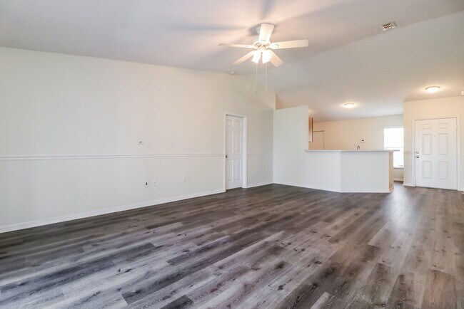 Building Photo - 24915 Hyde Park Blvd