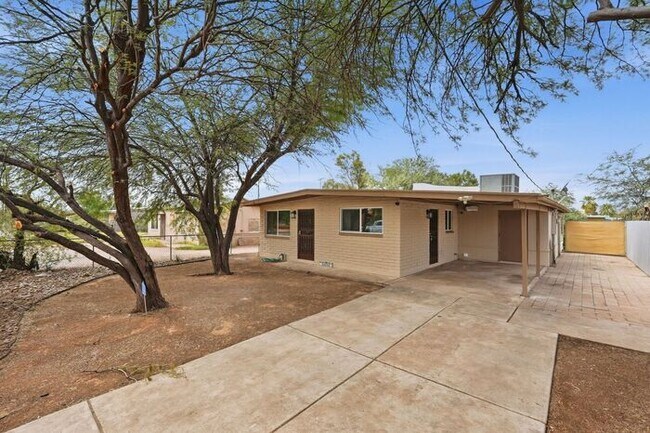 Foto del edificio - Bright 3-Bed Tucson Rental Home with Expansive Fenced Backyard Near U of A