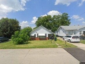 Building Photo - 1019 N Macedonia Ave