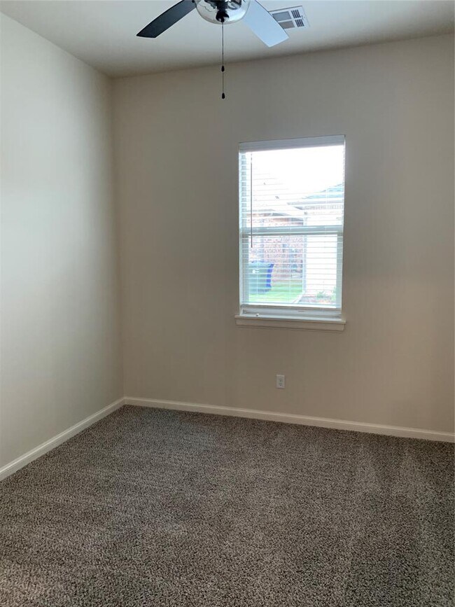 Building Photo - 3219 Enclave Pl