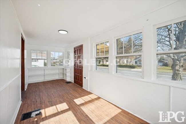 Building Photo - 5455 Douglas Rd