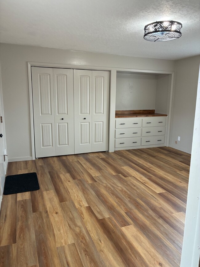 Building Photo - 609 J St