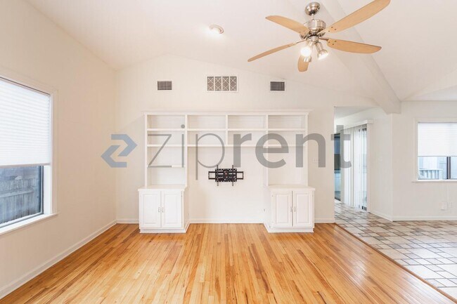 Foto del edificio - 703 Nelray Blvd