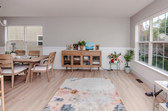 Foto del edificio - 3244 Dunwoodie Rd