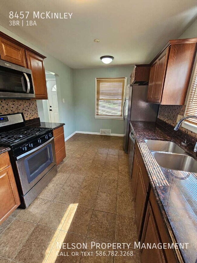 Foto del edificio - 8457 McKinley-