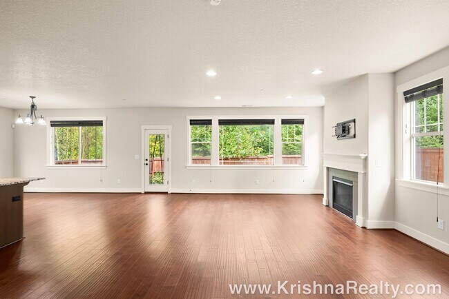 Building Photo - Gorgeous 2-story Single Family Home | 4 BD 2.5 BA  | Located in Orenco Woods Crossing | Backs To ...
