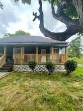 Building Photo - 17 Sunset Ave