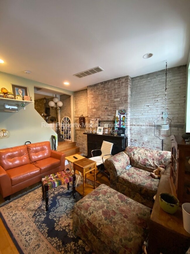 Building Photo - 176 Lodi Way