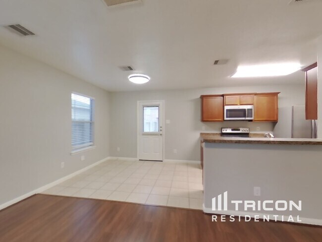 Foto del edificio - 6714 Clover Walk Ln