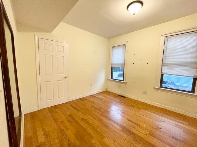 Building Photo - 1568 Tremont St