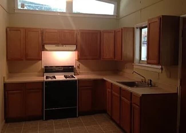 Foto del edificio - 1325 Woody Dr