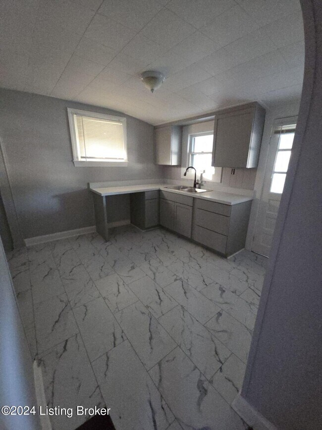 Building Photo - 251 Delmont Ave