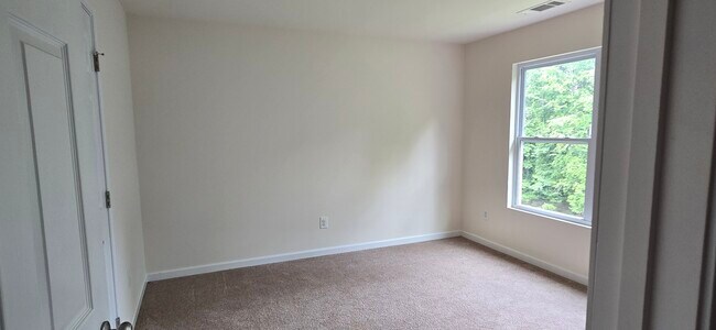 Bedroom 2 - 302 Hyde Park Ln
