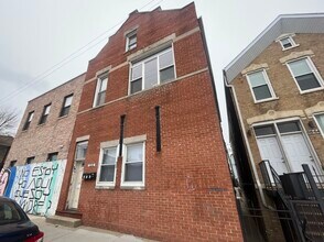 Building Photo - 1646 W Cermak Rd