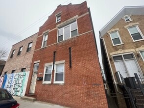 Building Photo - 1646 W Cermak Rd