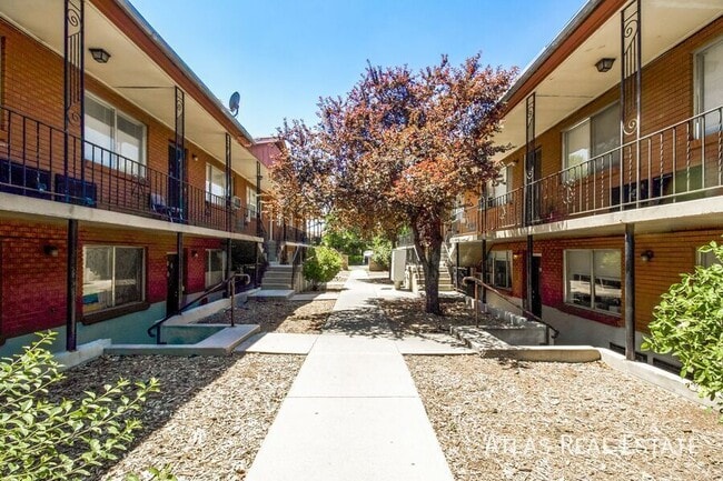 Foto del edificio - 1365 Emery St W