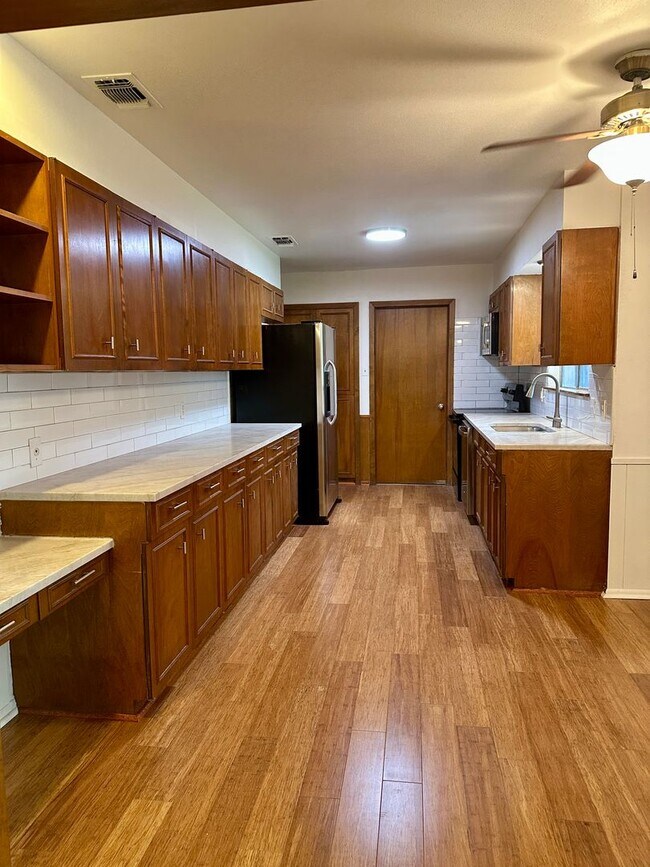 Building Photo - Ready for Move-In