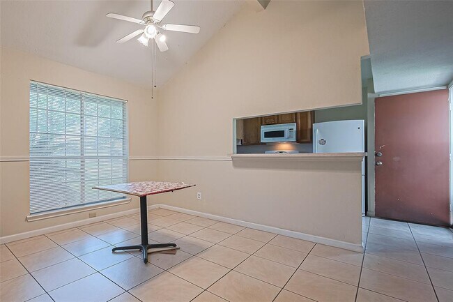 Building Photo - 3812 Redbud Dr
