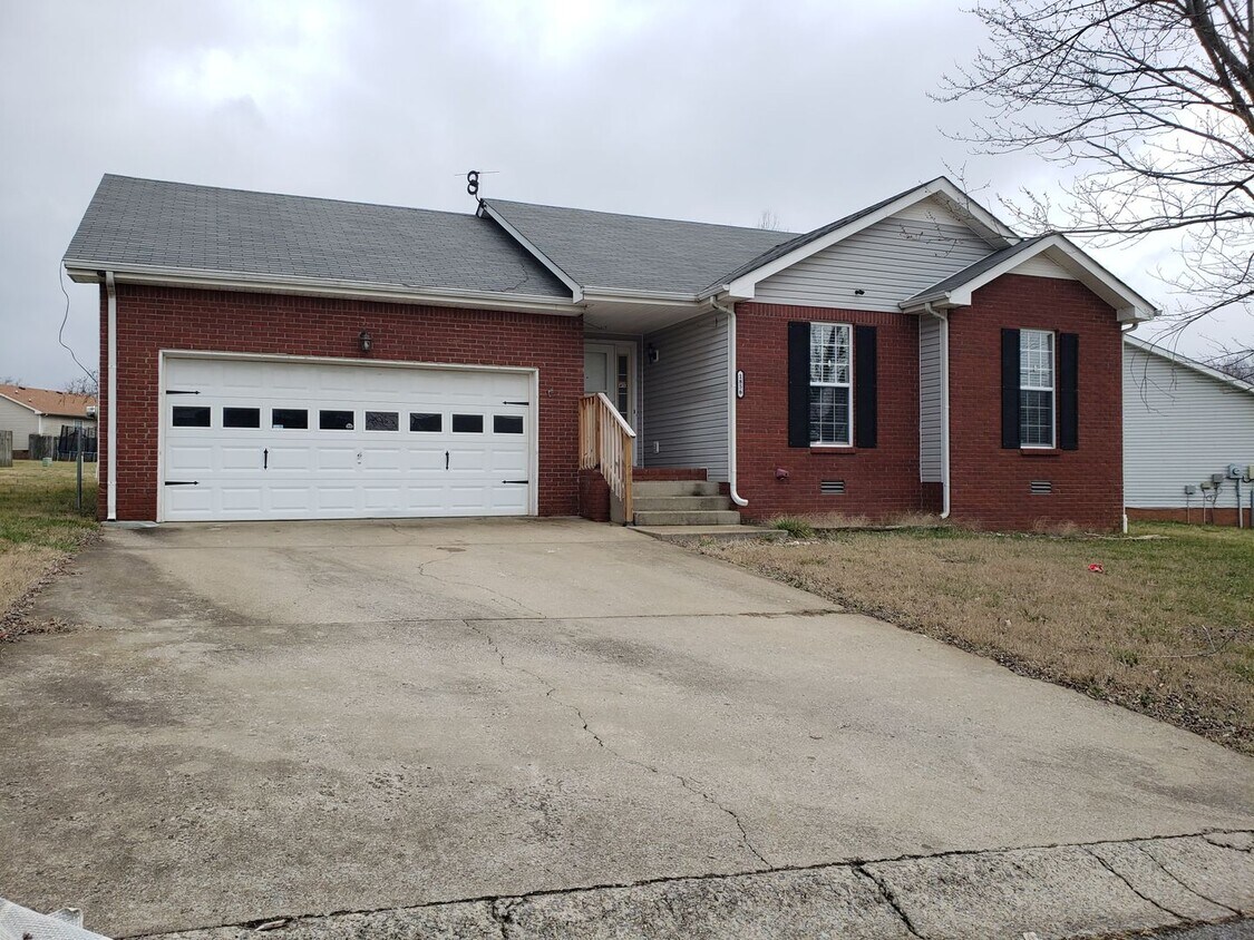 Primary Photo - Close to Post! No Carpet! Lovely 3 Bed/2 B...
